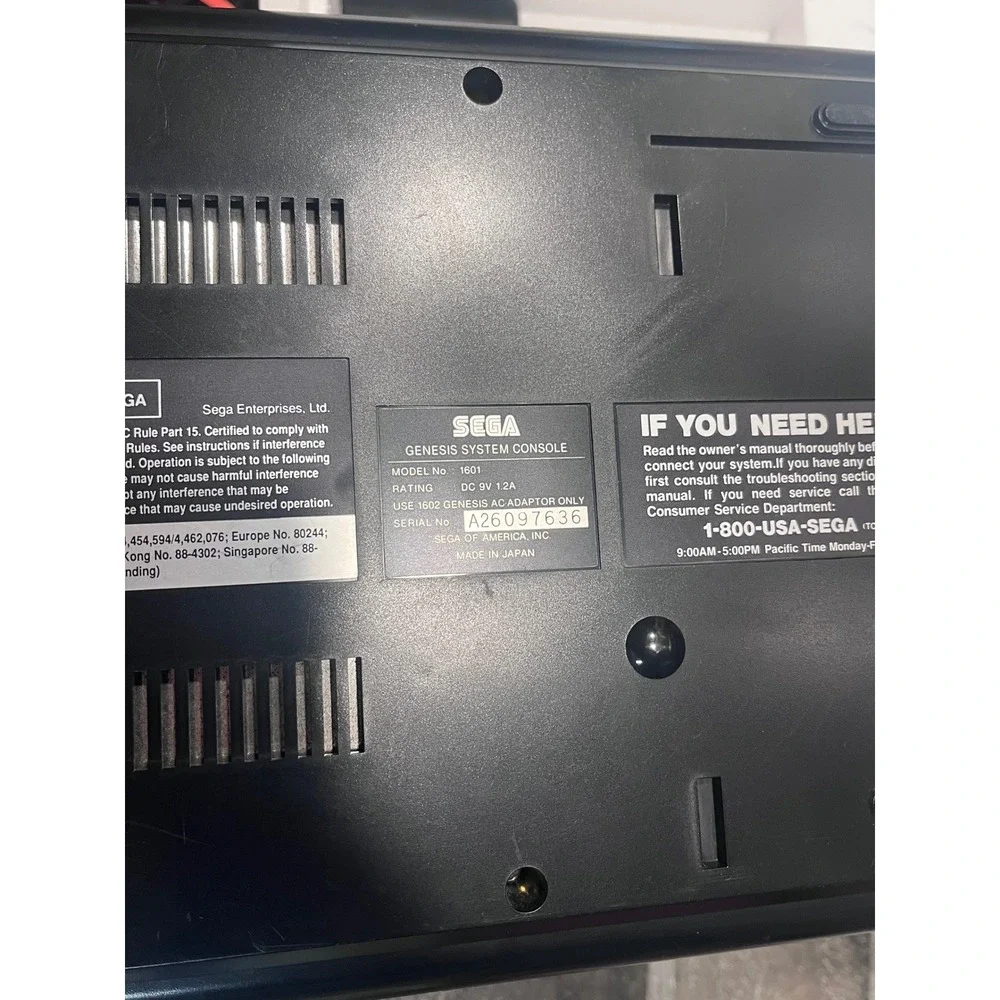 Sega Genesis Model 1601 Console Boxed High Definition Graphics Sonic 16-Bit